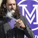 Nicolas Rimoldi a dû répondre de ses actes mercredi devant le tribunal de district de Zurich (archives). KEYSTONE/PETER SCHNEIDER